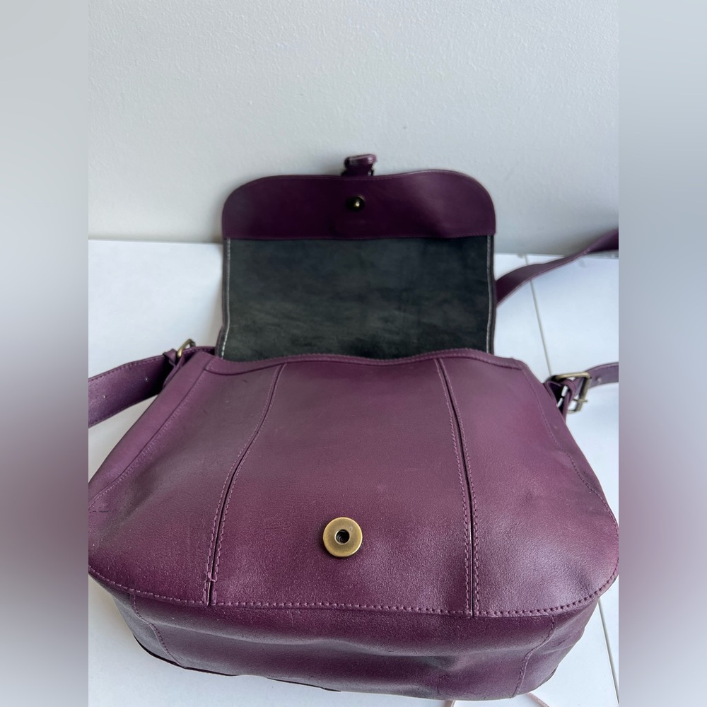 Vintage Purple Leather Saddle Crossbody Bag | Horseshoe Silhouette - Picture 9 of 16